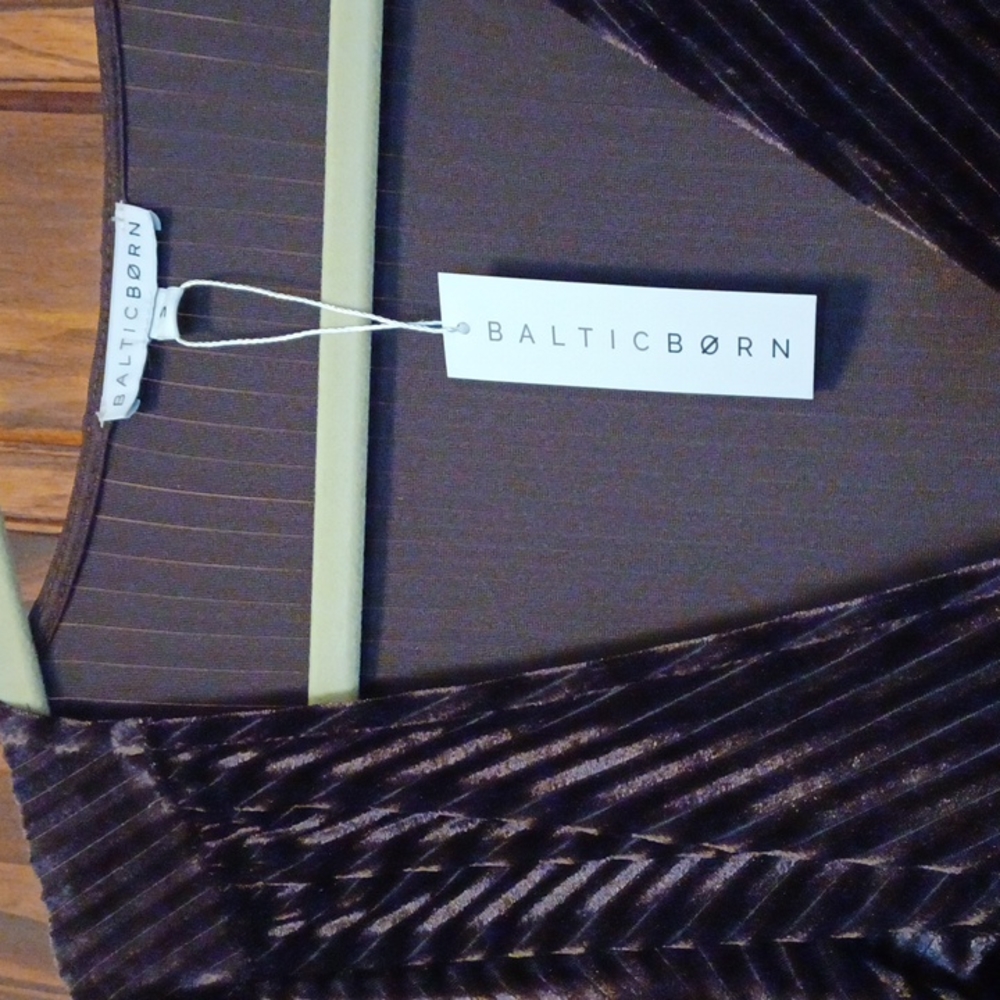Andi Ribbed Velvet Wrap - Picture 3 of 10